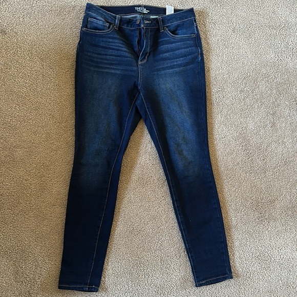 Time and Tru High Rise Skinny Size 10 women’s jeans. Dark wash. - Picture 2 of 3